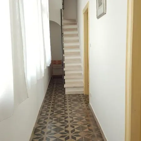 Palazzo Storico Del 1600 דירה בוסה